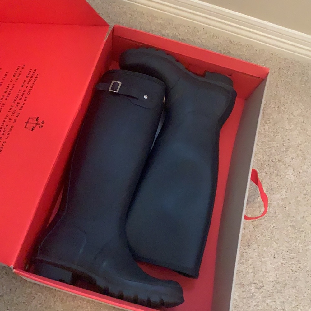 Women’s hunter rain boots navy size 9